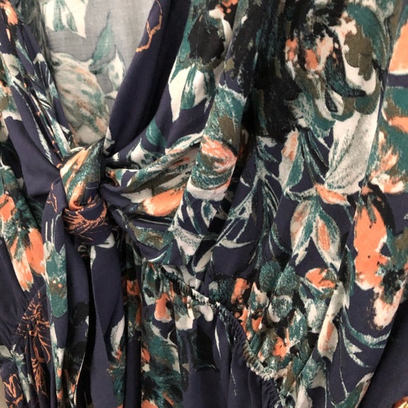 Wanderlux Tie Front top - Picture 3 of 5